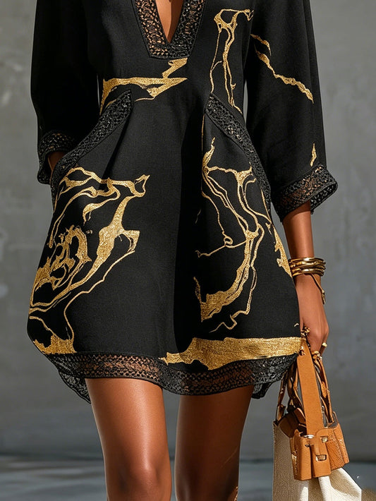 Donatella | Vestido mini negro con estampado de mármol dorado y encaje de ganchillo