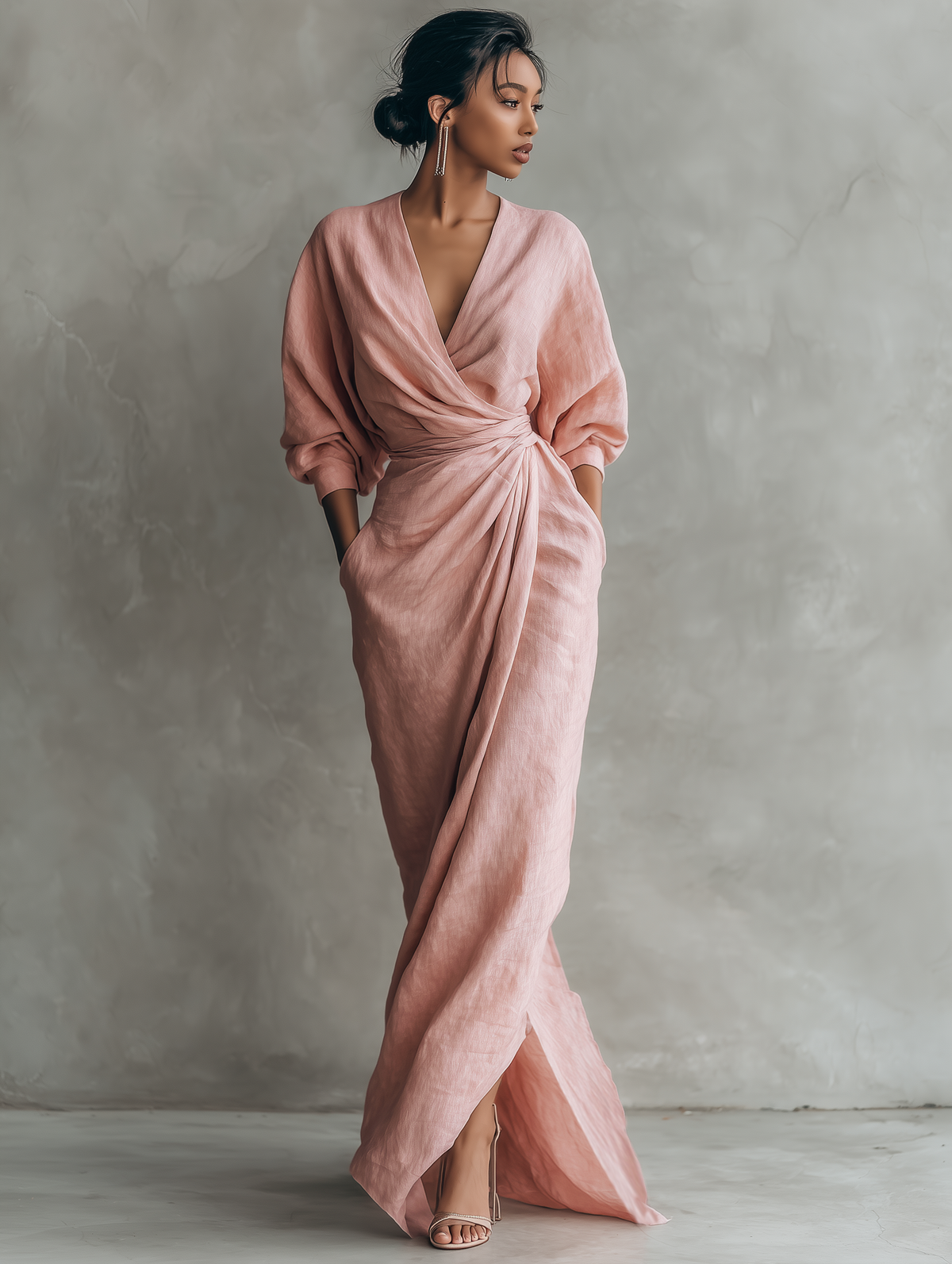 Vestido maxi rosa minimalista para mujer con escote en V