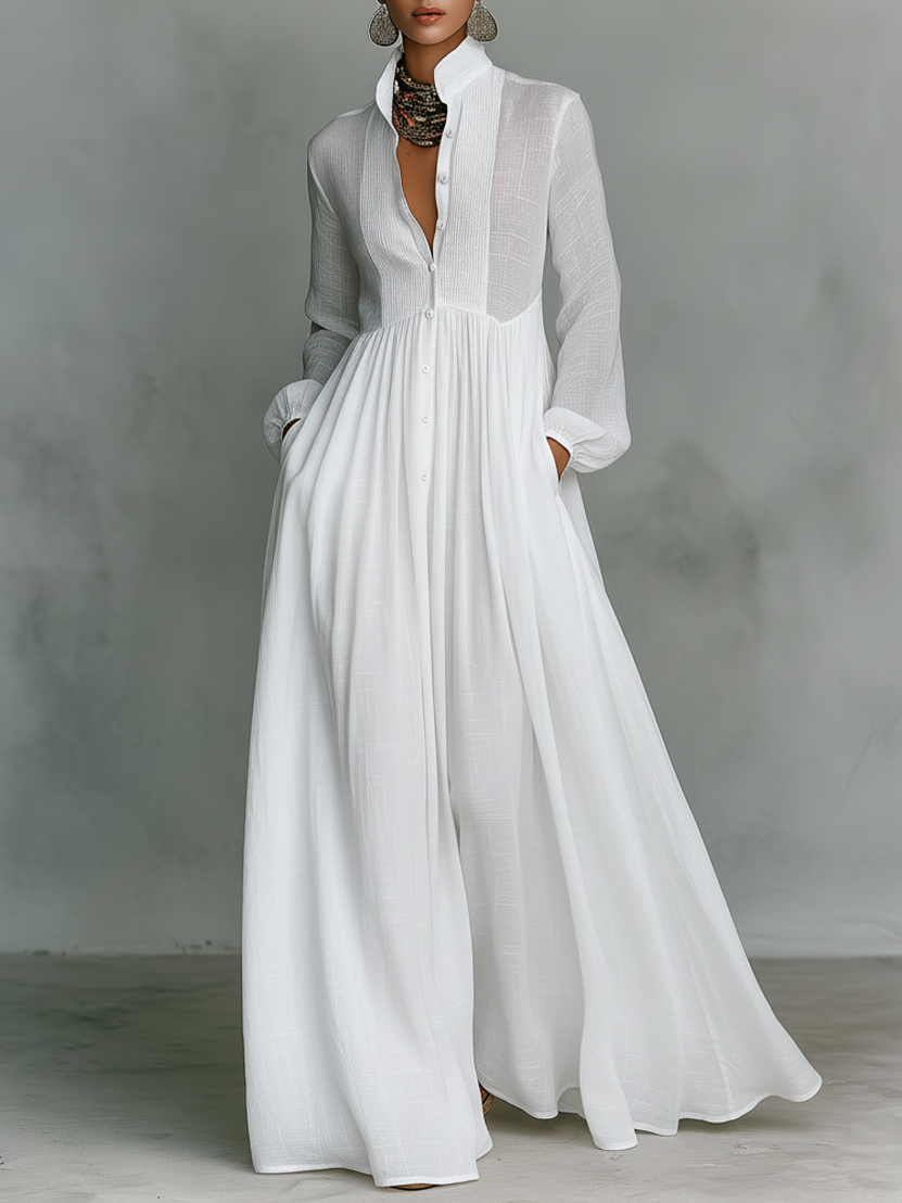 Vestido maxi minimalista con diseño patchwork, cuello alto y mangas largas