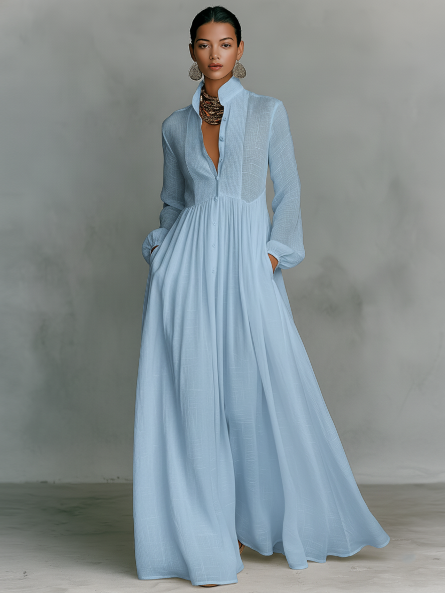 Vestido maxi minimalista con diseño patchwork, cuello alto y mangas largas