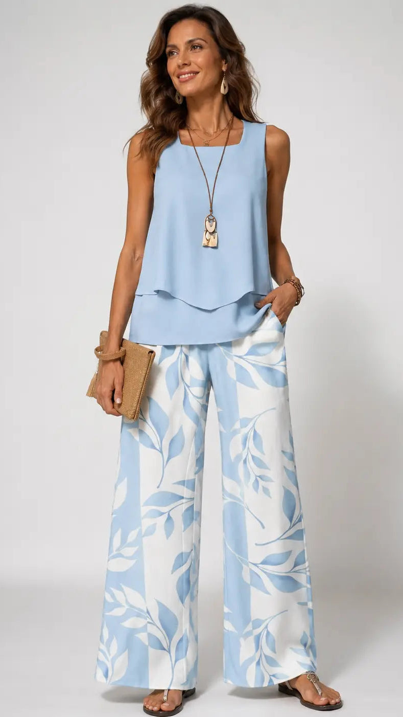 Olalla™ | Conjunto azul claro con blusa y pantalones con estampado botánico