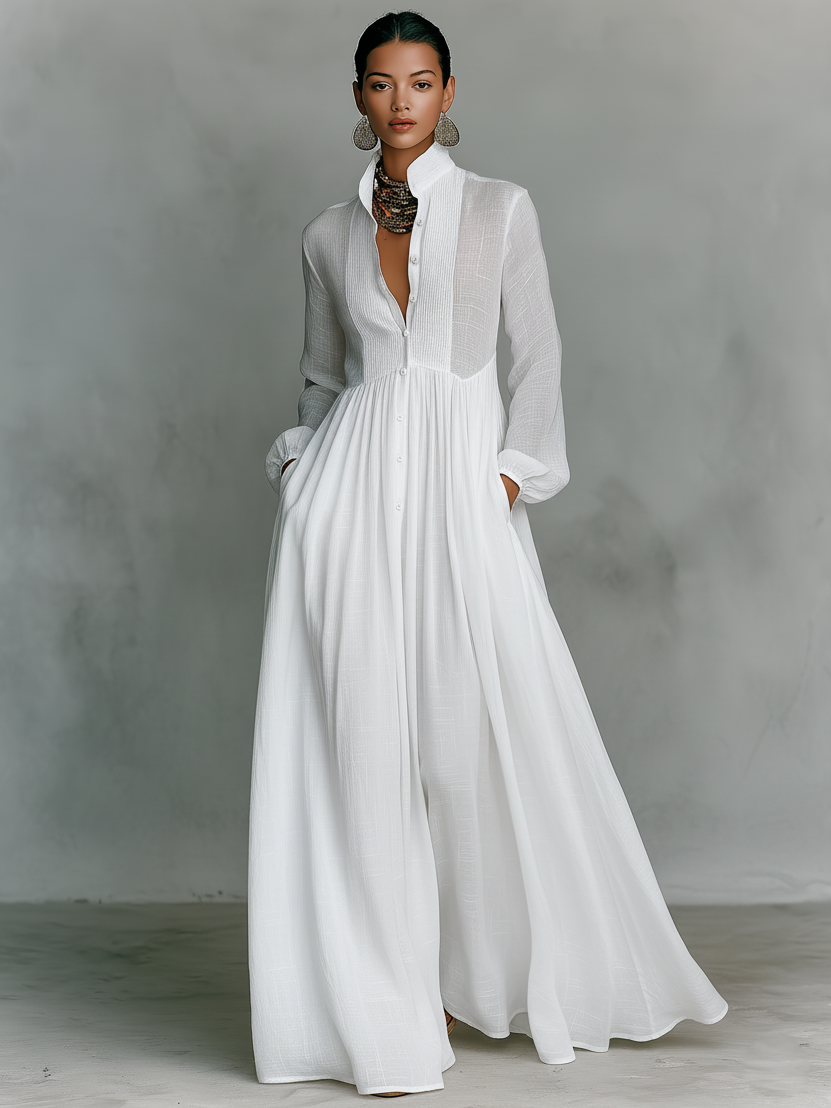Vestido maxi minimalista con diseño patchwork, cuello alto y mangas largas