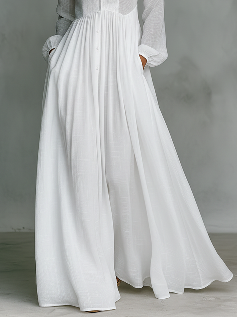 Vestido maxi minimalista con diseño patchwork, cuello alto y mangas largas